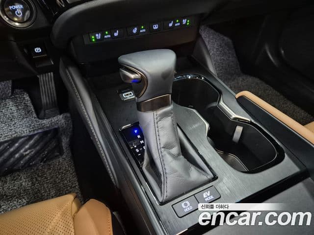 Lexus ES300h 2024 — ფოტო 8/20