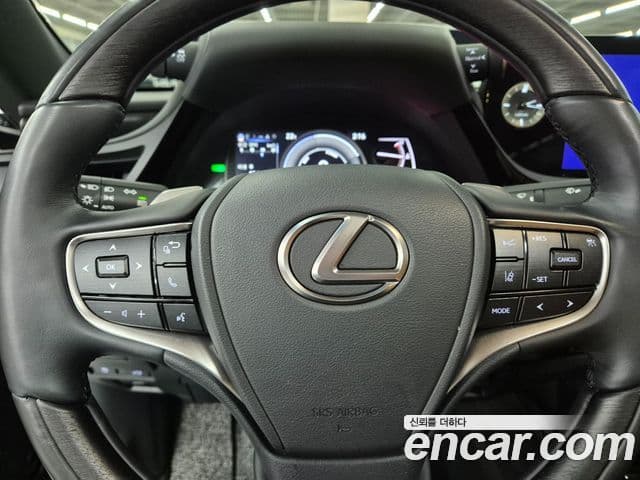 Lexus ES300h 2024 — ფოტო 14/20