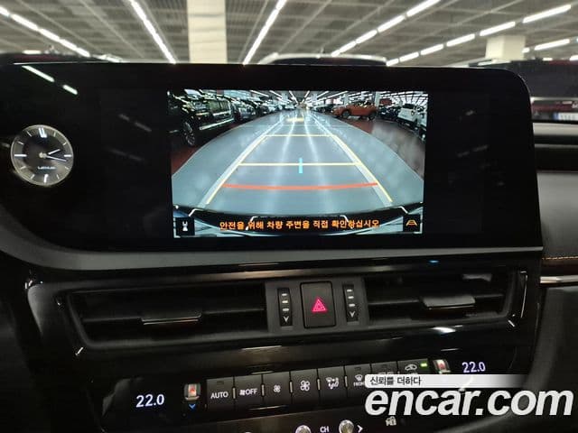 Lexus ES300h 2024 — ფოტო 16/20
