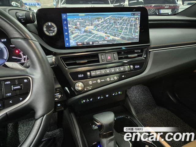 Lexus ES300h 2024 — ფოტო 17/20