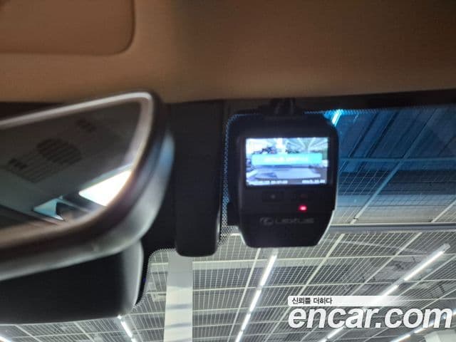 Lexus ES300h 2024 — ფოტო 19/20