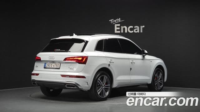 Audi Q5 2022 — ფოტო 2/20