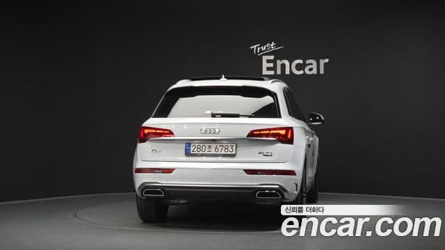 Audi Q5 2022 — ფოტო 4/20