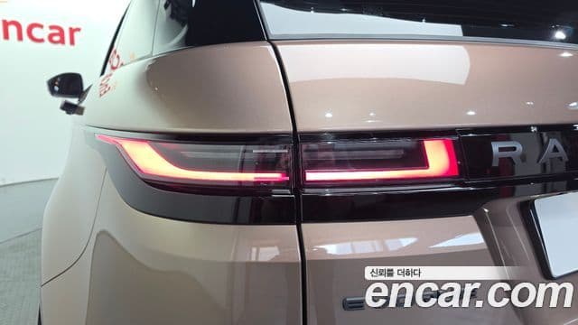 Land Rover Range Rover Evoque 2026 — Фото 19/20