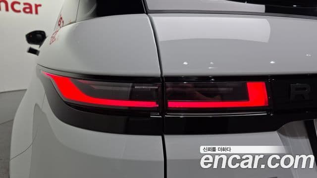 Land Rover Range Rover Evoque 2026 — Фото 19/20