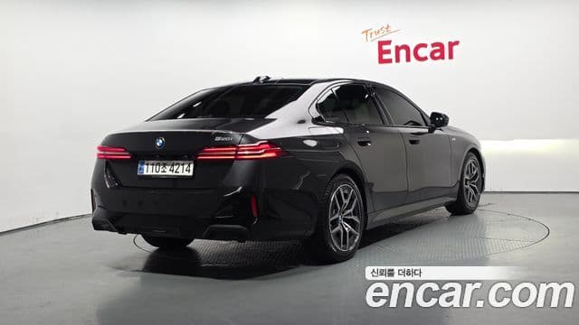 BMW 5 Series 2023 — ფოტო 2/20