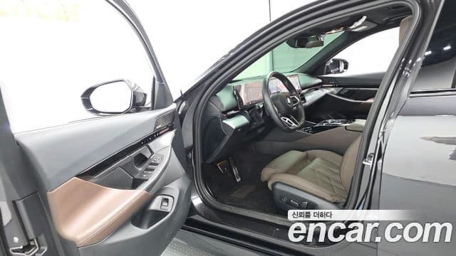 BMW 5 Series 2023 — ფოტო 10/20