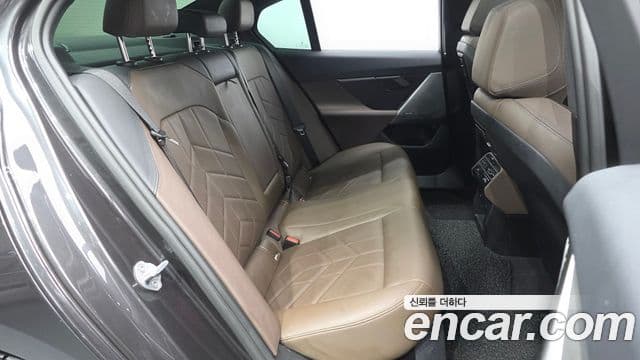 BMW 5 Series 2023 — ფოტო 12/20