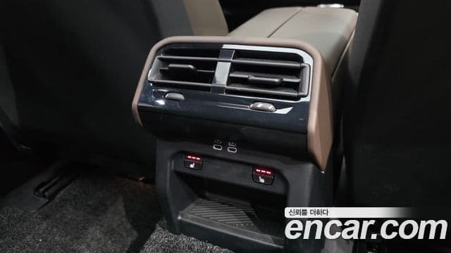 BMW 5 Series 2023 — ფოტო 19/20