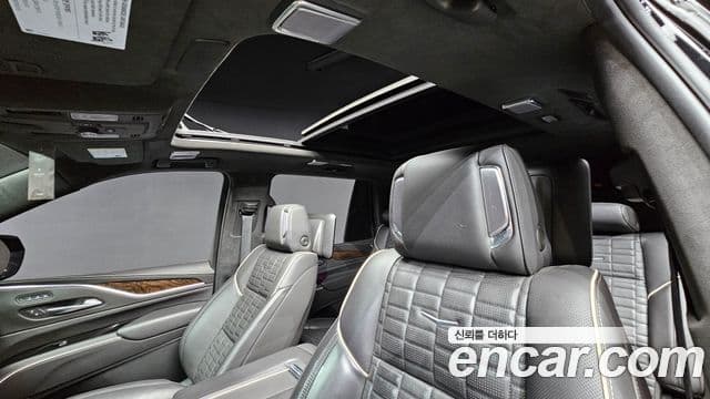 Cadillac Escalade 2022 — ფოტო 19/20