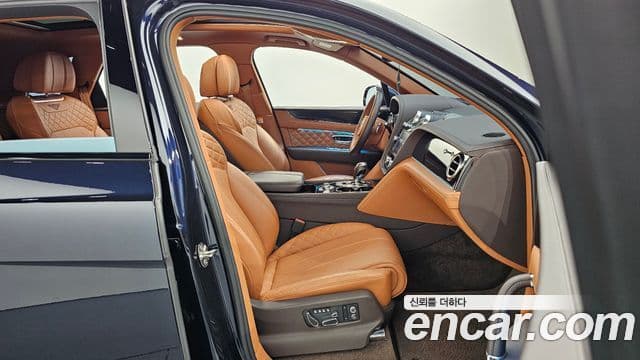 Bentley Bentayga 2018 — Фото 11/20