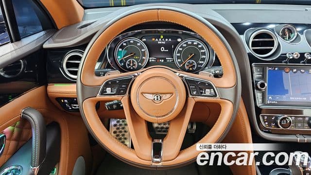 Bentley Bentayga 2018 — Фото 13/20
