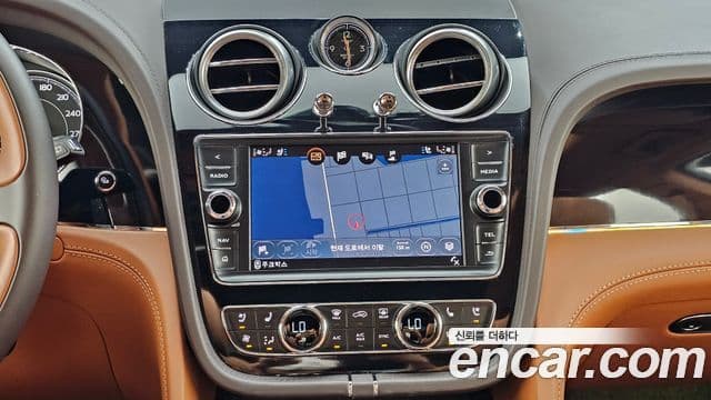 Bentley Bentayga 2018 — Фото 14/20