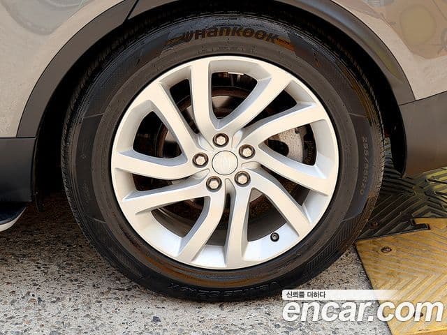 Land Rover Discovery 5 2018 — ფოტო 4/20