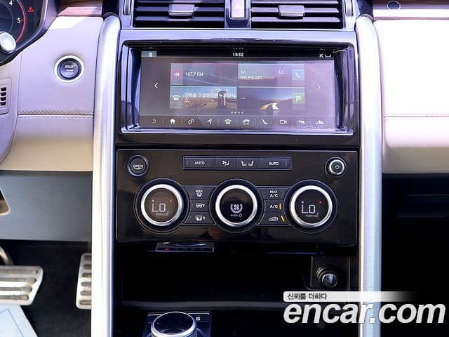 Land Rover Discovery 5 2018 — ფოტო 16/20