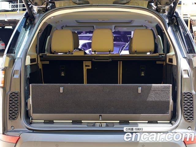 Land Rover Discovery 5 2018 — ფოტო 17/20