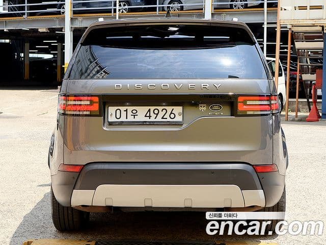Land Rover Discovery 5 2018 — ფოტო 19/20