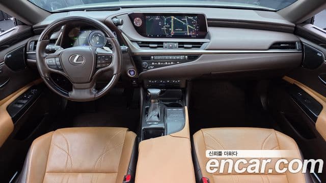 Lexus ES300h 2019 — ფოტო 7/20