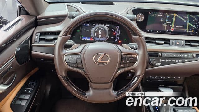 Lexus ES300h 2019 — ფოტო 13/20