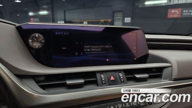 Lexus ES300h 2019 — ფოტო 16/20
