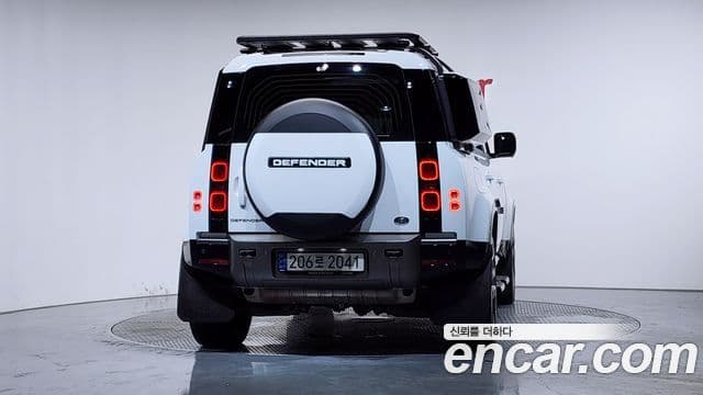 Land Rover Defender 2022 — Фото 4/20