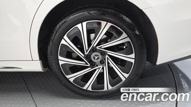 Mercedes-Benz E-Class 2024 — ფოტო 4/16