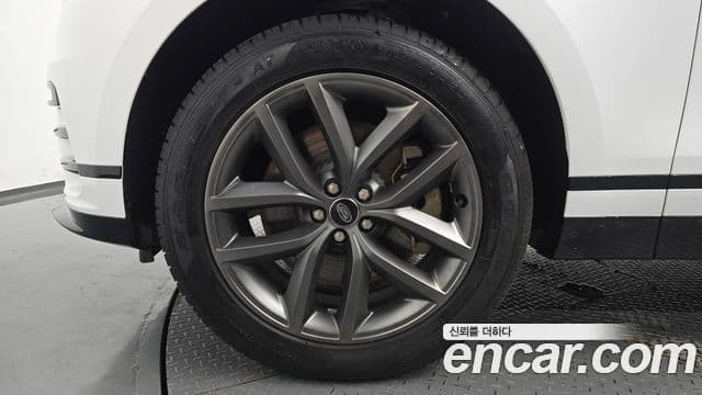 Land Rover Range Rover Velar 2024 — ფოტო 5/20