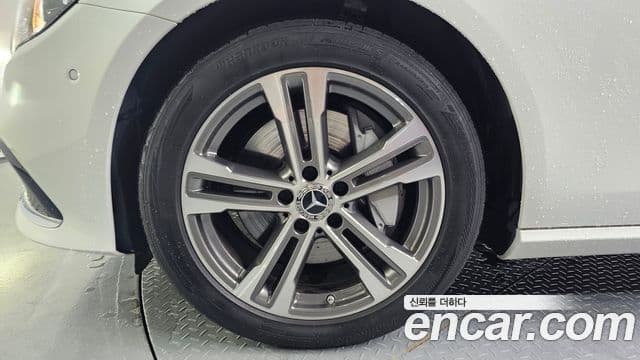 Mercedes-Benz E-Class 2022 — ფოტო 5/20