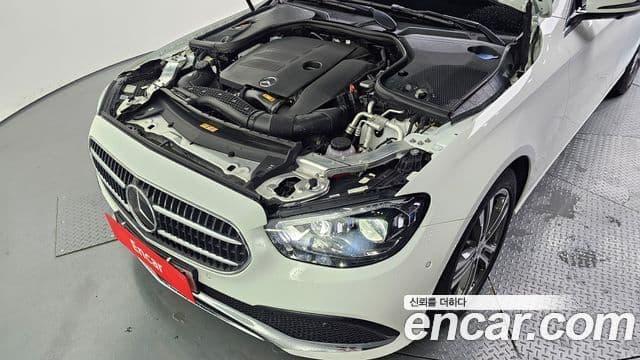 Mercedes-Benz E-Class 2022 — ფოტო 6/20
