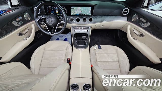 Mercedes-Benz E-Class 2022 — ფოტო 7/20