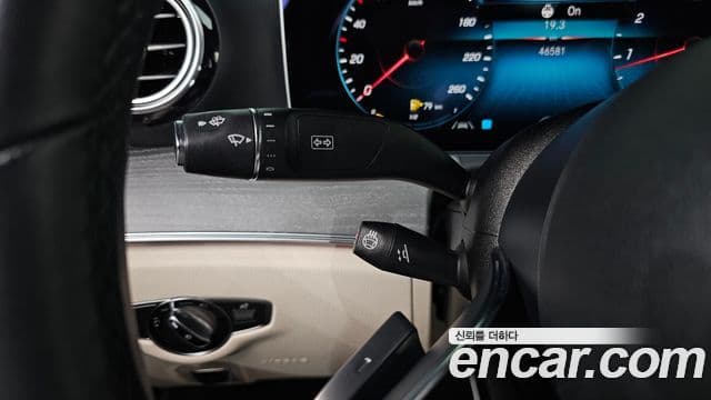 Mercedes-Benz E-Class 2022 — ფოტო 15/20