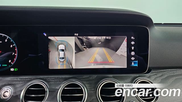 Mercedes-Benz E-Class 2022 — ფოტო 19/20