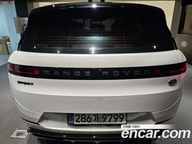 Land Rover Range Rover Sport 2023 — Фото 2/14