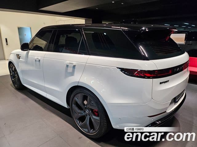 Land Rover Range Rover Sport 2023 — Фото 3/14
