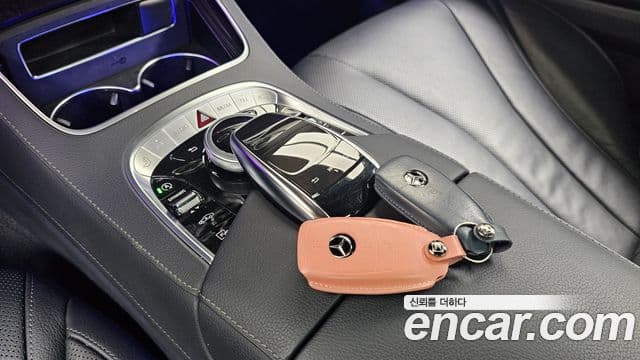 Mercedes-Benz S-Class 2020 — ფოტო 15/20