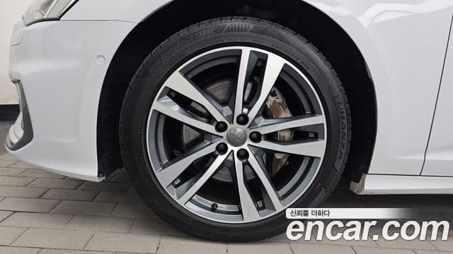 Audi A6 2020 — ფოტო 5/20