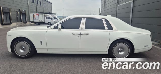 Rolls-Royce Phantom 2025 — Şəkil 4/20