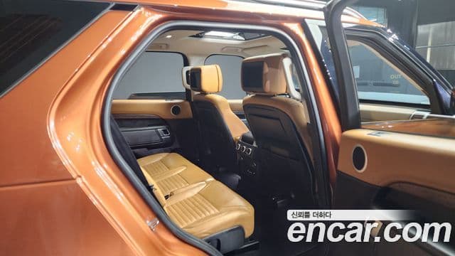 Land Rover Discovery 5 2018 — Фото 12/20