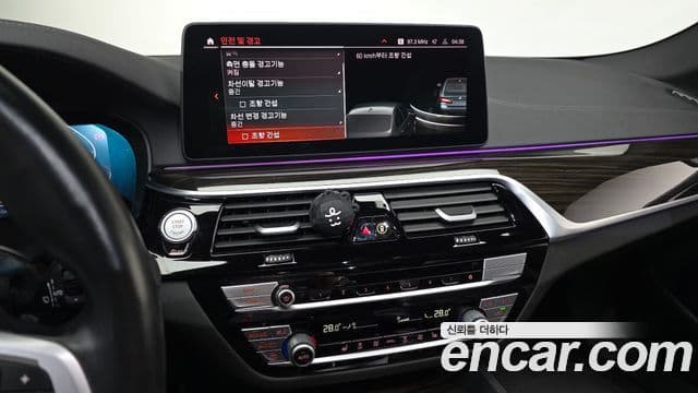 BMW 5 Series 2022 — ფოტო 17/20