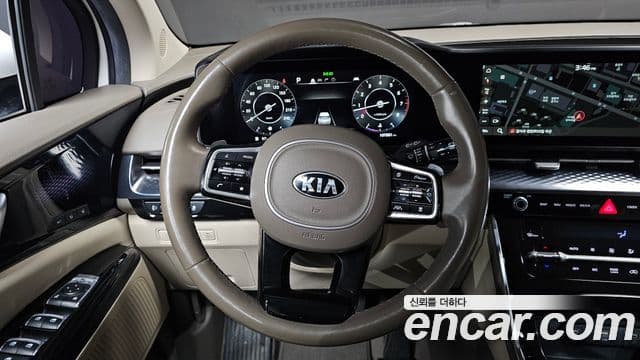 Kia Carnival 2021 — ფოტო 4/20