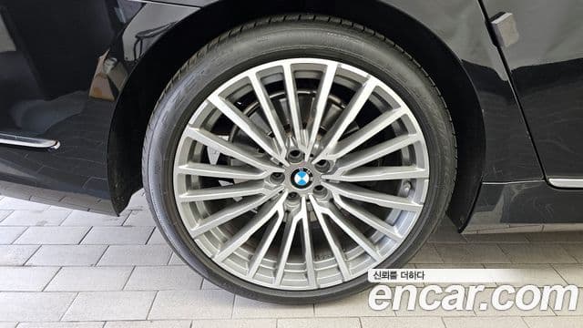 BMW 7 Series 2021 — ფოტო 5/20