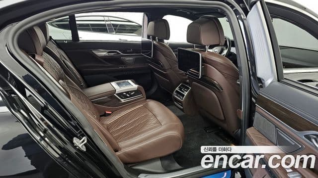 BMW 7 Series 2021 — ფოტო 12/20