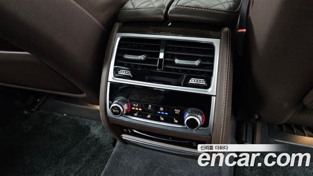 BMW 7 Series 2021 — ფოტო 19/20