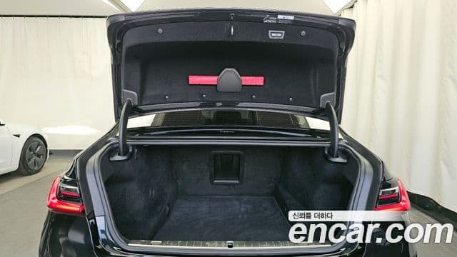 BMW 7 Series 2021 — ფოტო 20/20