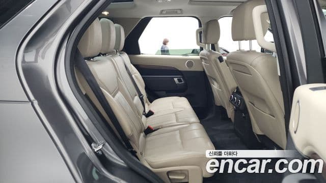 Land Rover Discovery 5 2019 — Şəkil 12/20