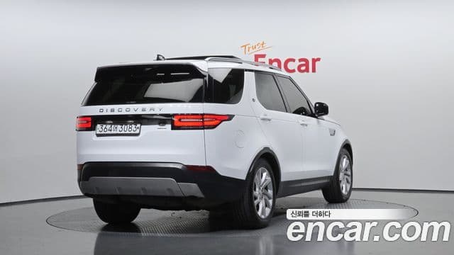 Land Rover Discovery 5 2019 — ფოტო 2/20
