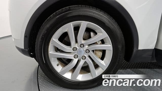 Land Rover Discovery 5 2019 — ფოტო 5/20