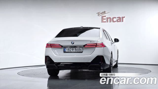 BMW 5 Series 2024 — ფოტო 4/20