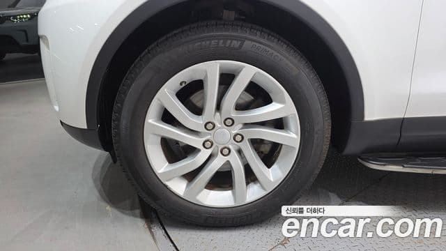 Land Rover Discovery 5 2018 — Şəkil 5/20