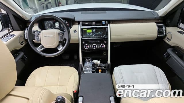 Land Rover Discovery 5 2018 — Şəkil 7/20